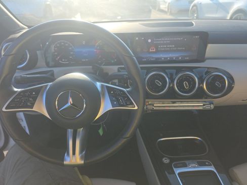 Used 2025 Mercedes-Benz CLA 250 image 4