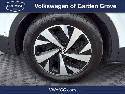 Used 2023 Volkswagen ID.4 Pro RWD image 8