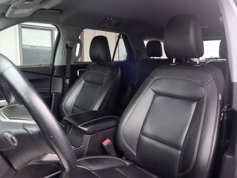 Used 2022 Ford Explorer XLT w/ Equipment Group 202A AWD/4WD image 57