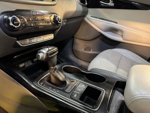 Used 2016 Kia Sorento SX image 18