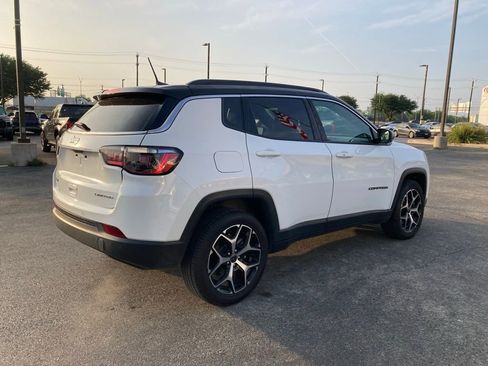 Used 2025 Jeep Compass Limited image 5