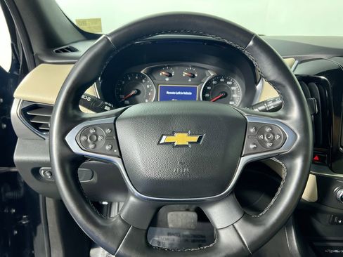 Used 2023 Chevrolet Traverse LT image 15