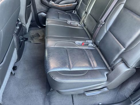 Used 2019 Chevrolet Suburban LT image 18