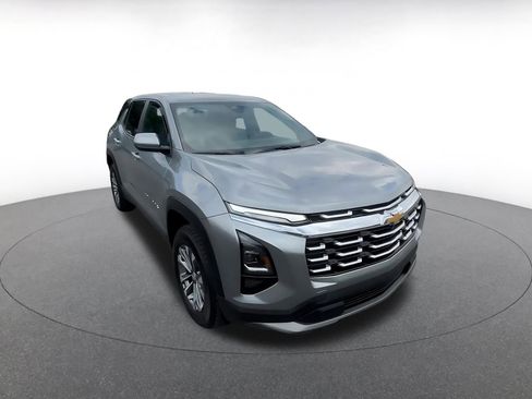 Used 2025 Chevrolet Equinox LT image 3