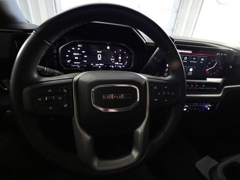 Used 2025 GMC Sierra 1500 SLT AWD/4WD image 18