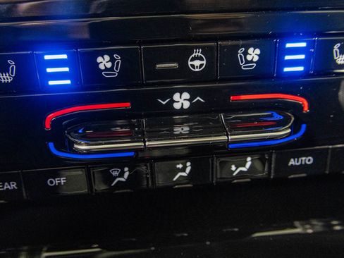 Used 2024 Jeep Grand Cherokee Overland w/ Luxury Tech Group IV image 14