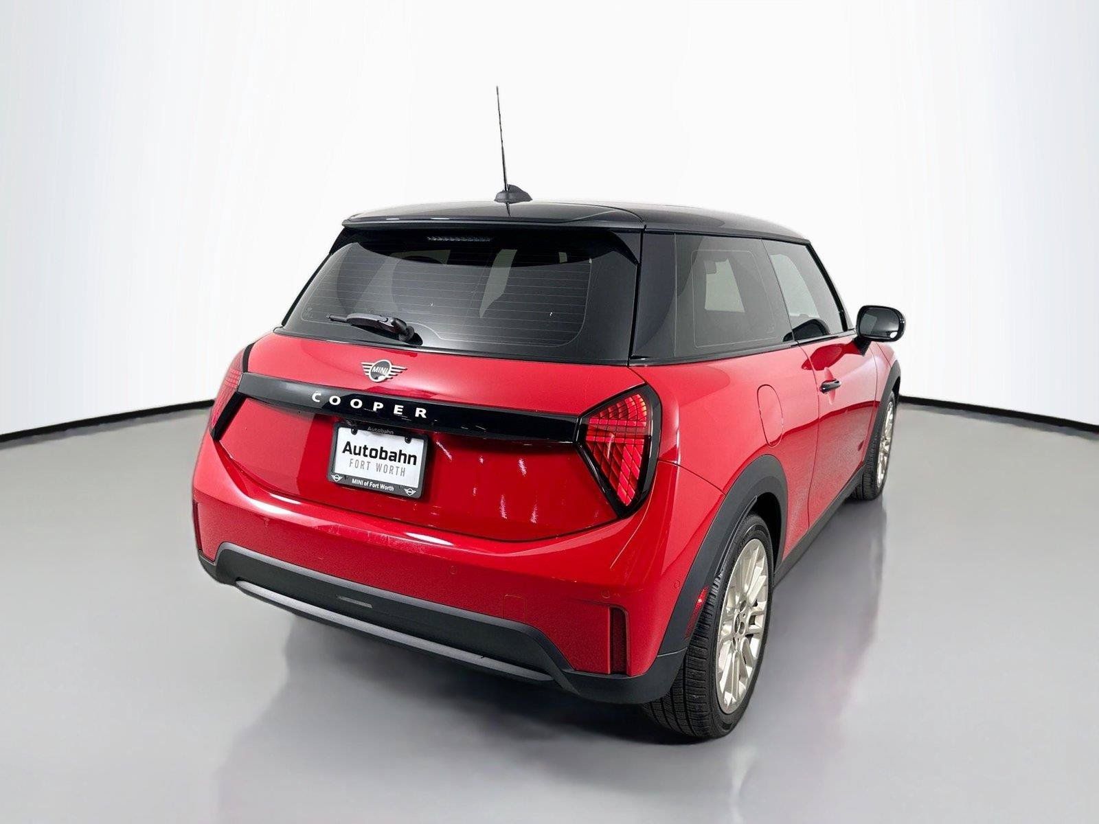 Used 2025 MINI Cooper 2-Door Hardtop FWD image 5