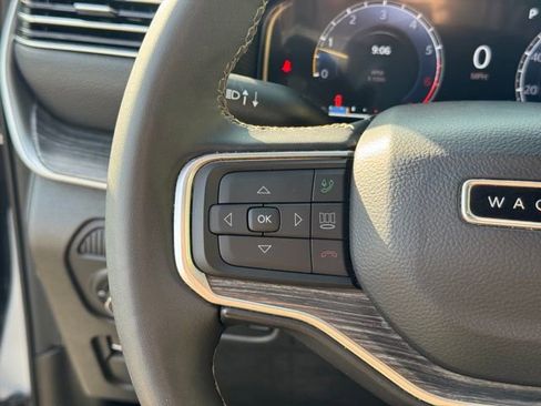 Used 2024 Jeep Wagoneer Series II w/ Flexible Seating Group image 29