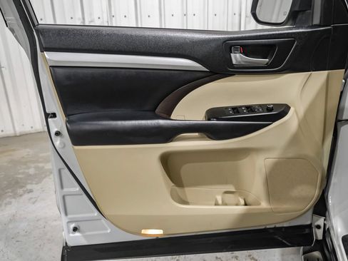 Used 2018 Toyota Highlander XLE FWD image 41