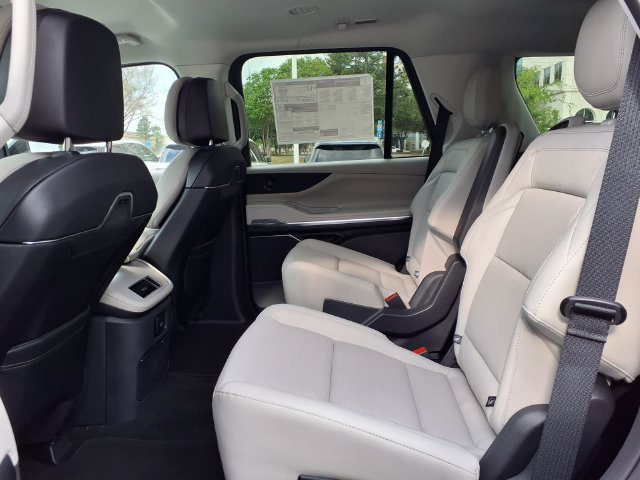 New 2026 Lincoln Navigator Premiere AWD/4WD image 8