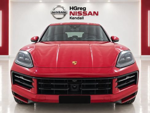 Used 2024 Porsche Cayenne S AWD/4WD image 5
