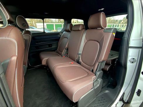 New 2025 Volkswagen ID. Buzz Pro S image 9