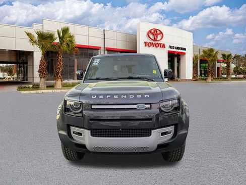 Used 2025 Land Rover Defender 130 S image 9