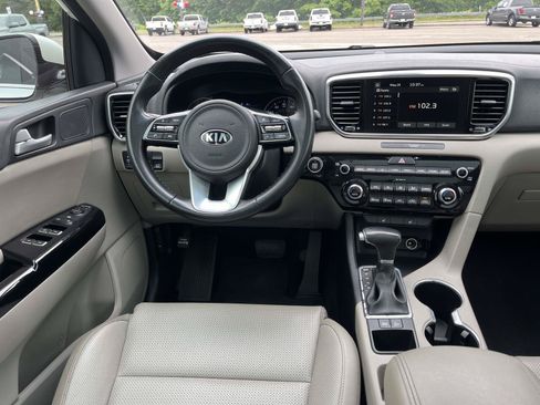 Used 2022 Kia Sportage EX FWD image 12