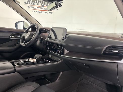 Used 2023 Nissan Rogue Platinum w/ Platinum Premium Package image 32