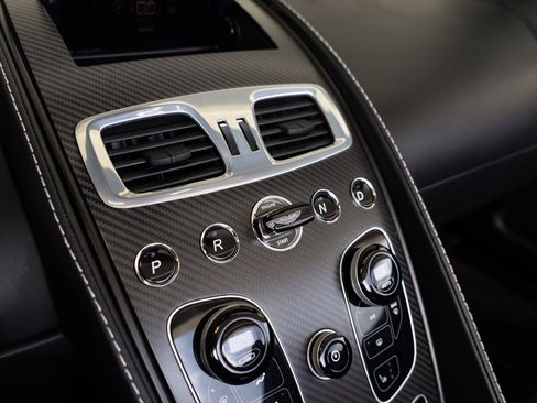 Used 2015 Aston Martin Vanquish Volante RWD image 51