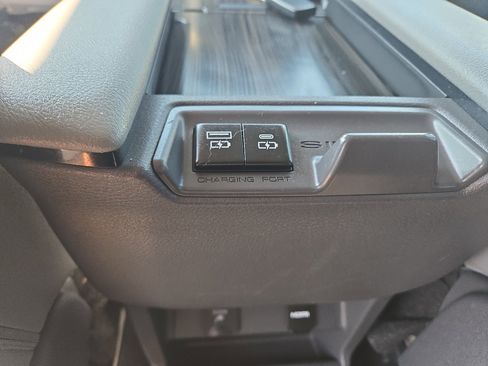 Used 2021 Toyota Sienna Limited image 22