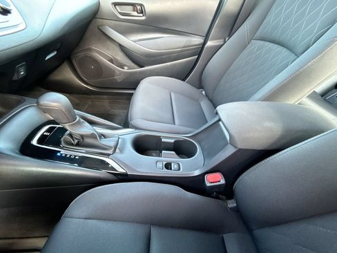 Used 2025 Toyota Corolla LE FWD image 18