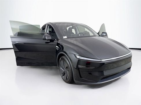 Used 2026 Tesla Model Y 2WD image 42