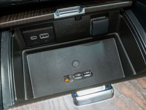 Used 2023 GMC Yukon XL Denali w/ Denali Reserve Package image 27