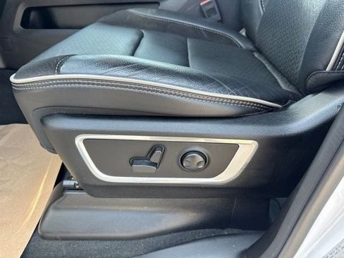 Used 2023 RAM 1500 Laramie AWD/4WD image 11