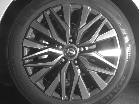 Used 2025 Nissan Altima 2.5 SV image 12