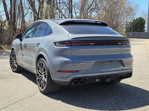 Certified 2025 Porsche Cayenne Coupe AWD/4WD image 3