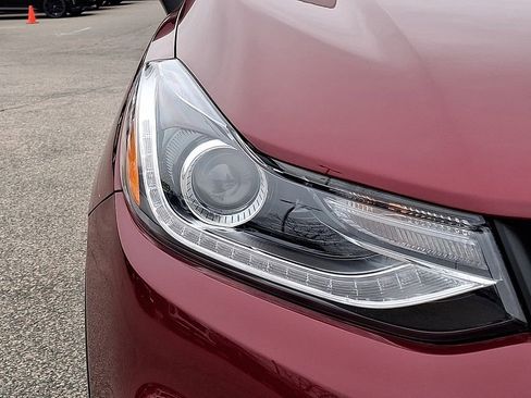 Used 2022 Chevrolet Trax LT w/ LT Convenience Package image 14