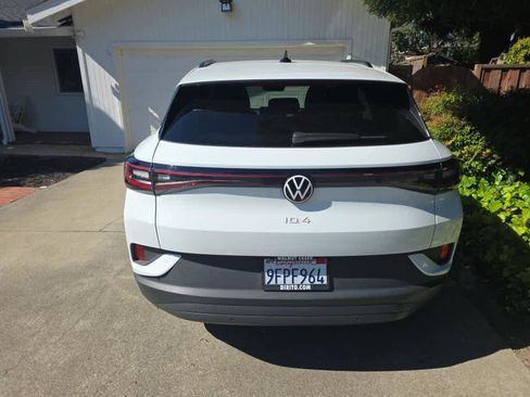 Used 2023 Volkswagen ID.4 Pro image 5