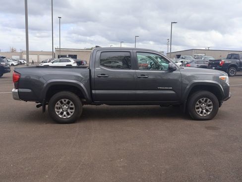 Used 2019 Toyota Tacoma SR5 AWD/4WD image 7