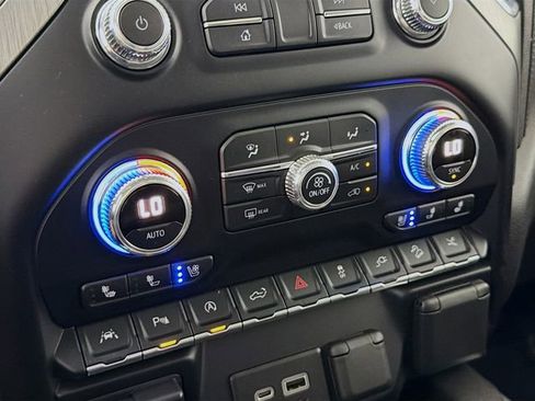 Used 2020 GMC Sierra 1500 Denali w/ Denali Ultimate Package AWD/4WD image 18