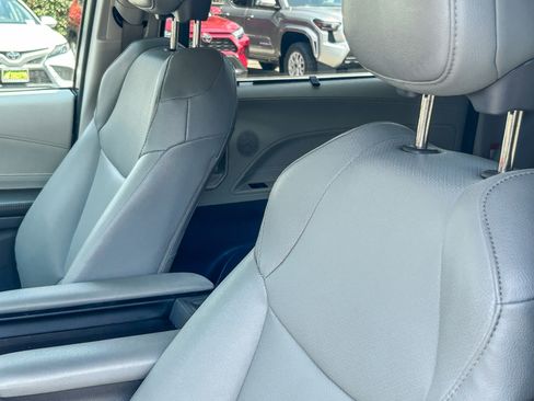 Used 2024 Toyota Sienna XLE FWD image 24