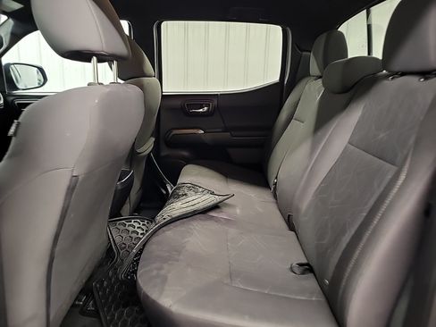 Used 2016 Toyota Tacoma SR5 AWD/4WD image 12