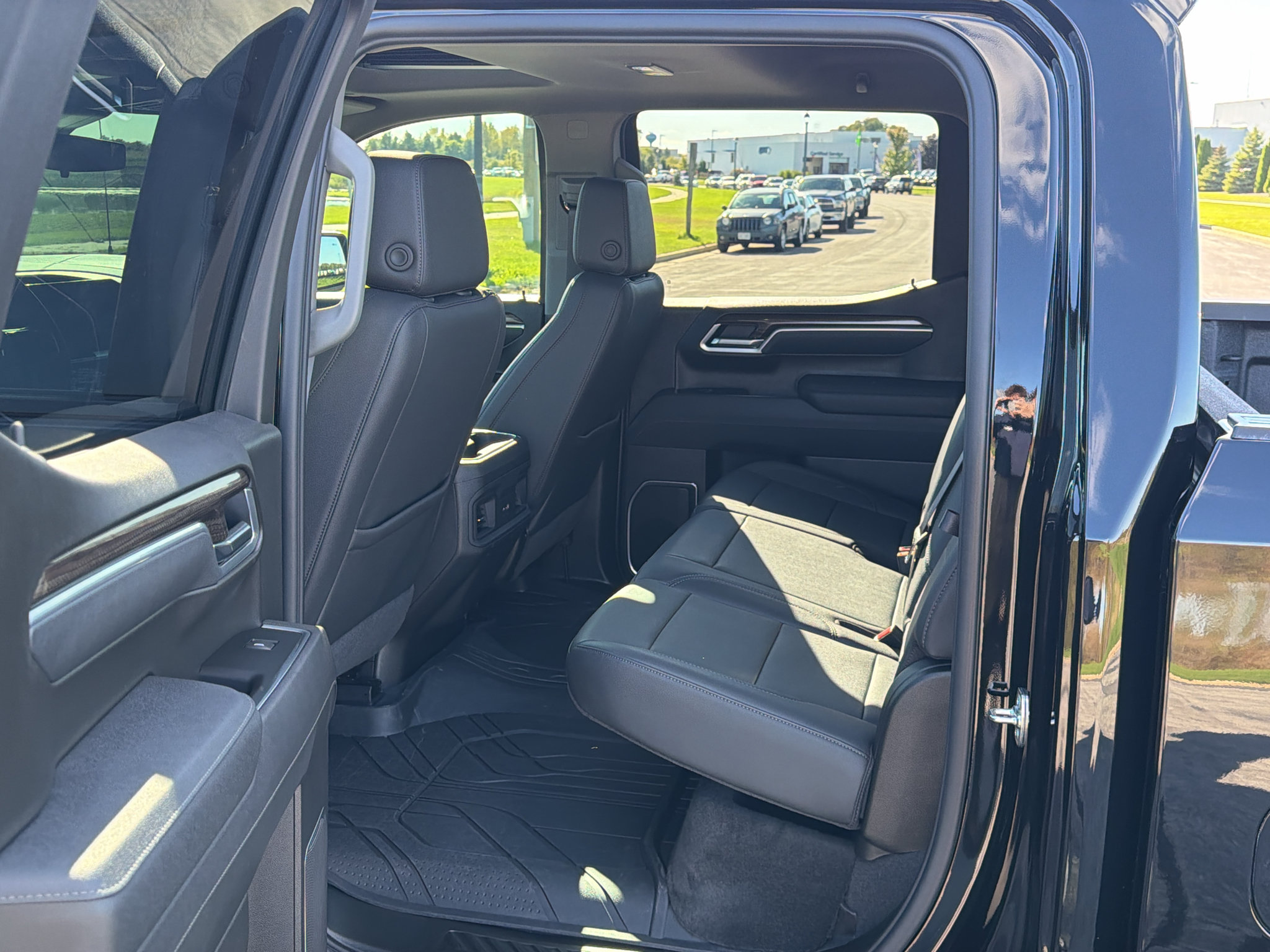 Used 2026 Chevrolet Silverado 1500 RST w/ Redline Edition AWD/4WD image 35