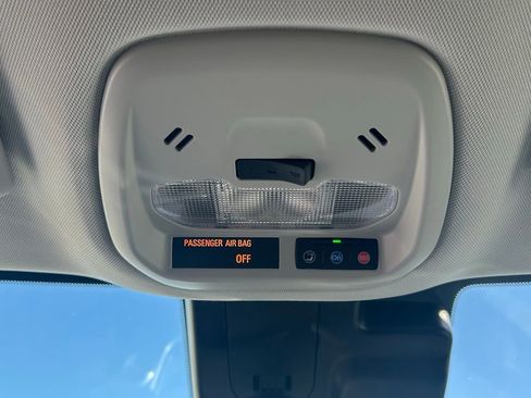 New 2025 Chevrolet Trax LT w/ LT Convenience Package image 30