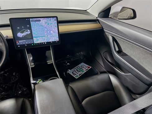 Used 2020 Tesla Model 3 Performance image 22