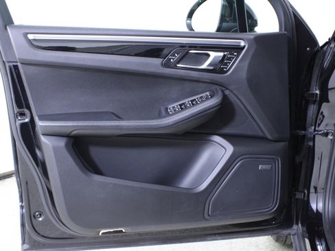 Used 2018 Porsche Macan image 19