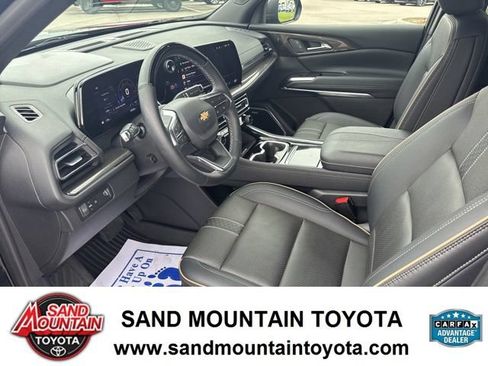 Used 2025 Chevrolet Traverse High Country FWD image 12