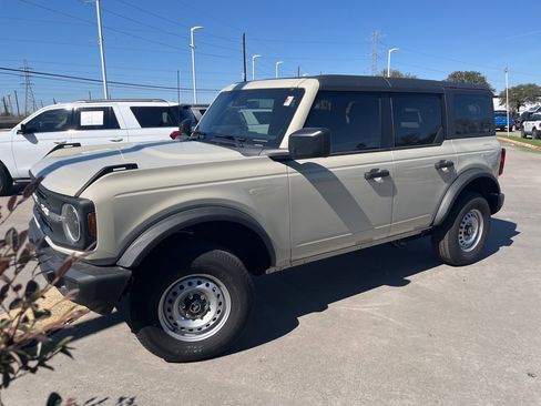 Used 2025 Ford Bronco 4-Door image 1