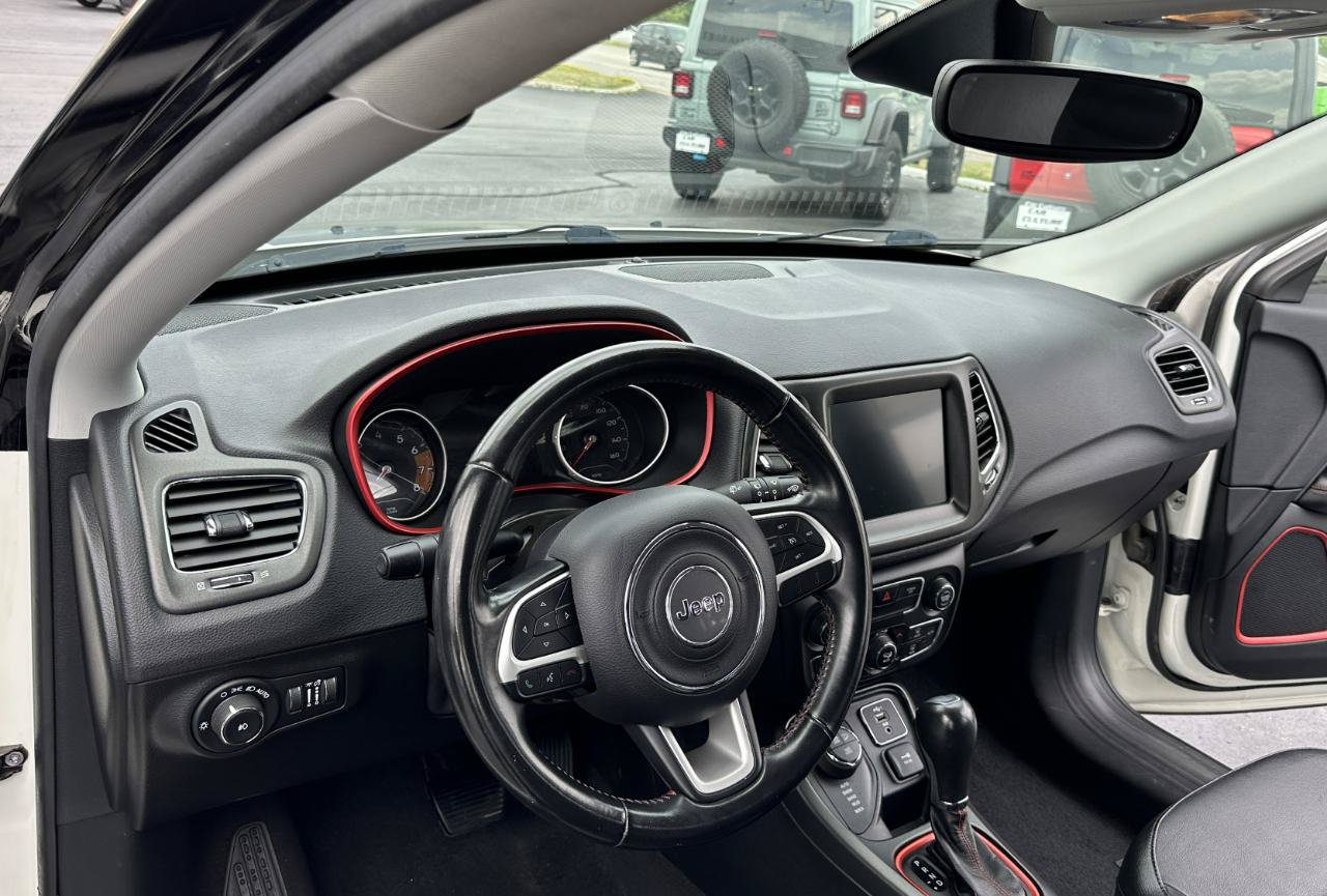 Used 2020 Jeep Compass Trailhawk AWD/4WD image 25