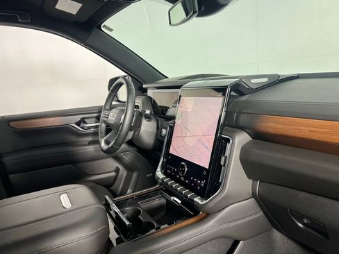 Used 2025 GMC Yukon XL Denali image 33