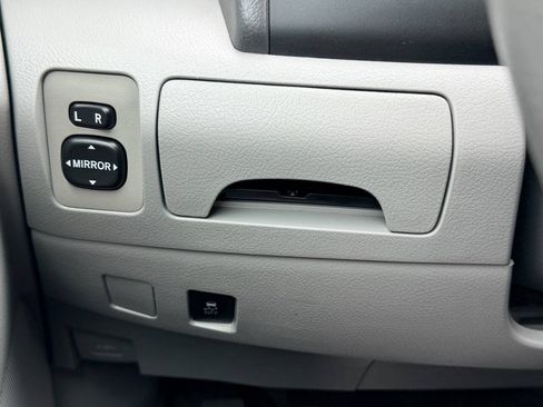Used 2010 Toyota Camry LE FWD image 32