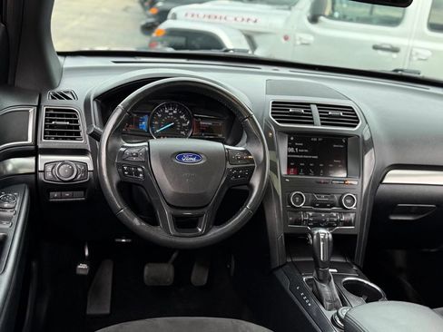 Used 2019 Ford Explorer XLT w/ Equipment Group 202A AWD/4WD image 7