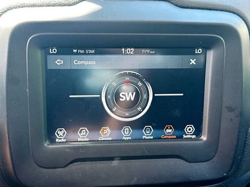 Used 2018 Jeep Renegade Latitude AWD/4WD image 14