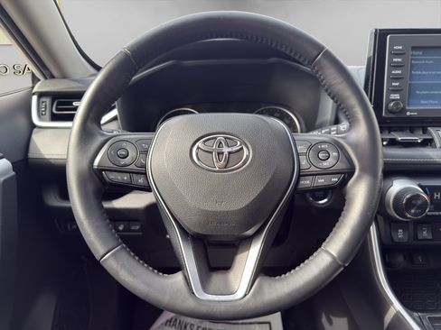 Used 2020 Toyota RAV4 XLE Premium image 10