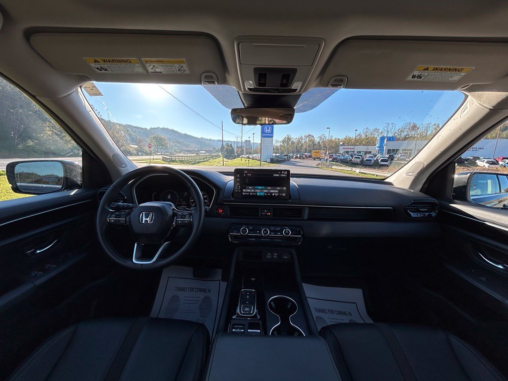 Used 2025 Honda Pilot Touring image 7