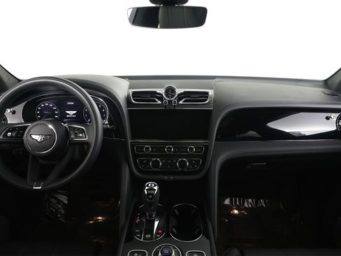 Used 2022 Bentley Bentayga image 3