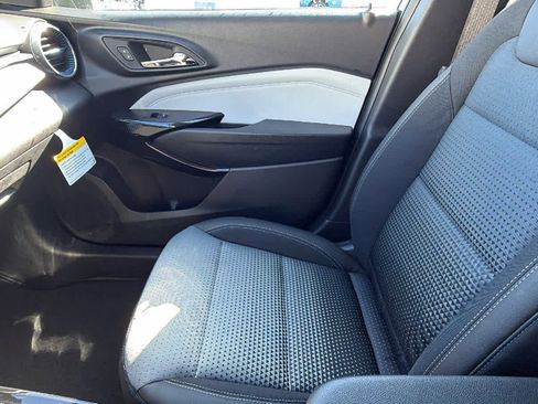 New 2026 Chevrolet Trax LT image 12