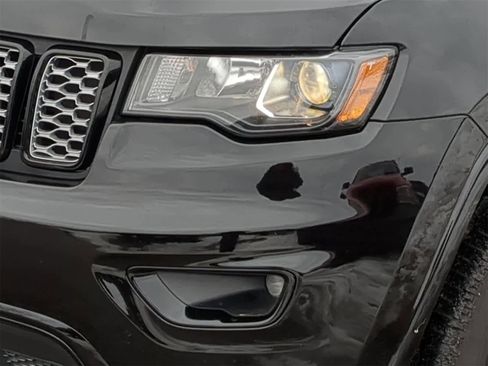 Certified 2022 Jeep Grand Cherokee Laredo X image 18