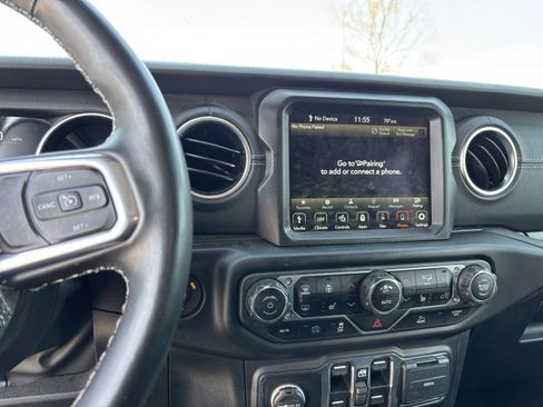 Used 2022 Jeep Wrangler Unlimited Sahara w/ Cold Weather Group image 30